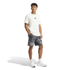 Short Camouflage Adidas Seasonal Essentials -BULLPADEL Soldes Magasin adidas is2017 6 apparel on model walking view white