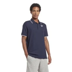 Polo Piqué Reebok Identity -BULLPADEL Soldes Magasin reebok h49685 2 apparel on model standard view white